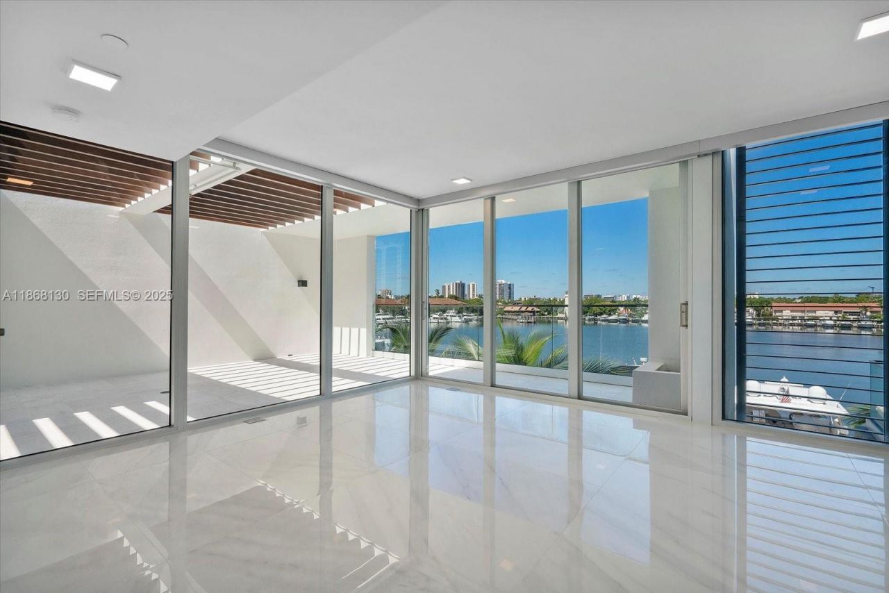 3750 Yacht Club Dr, Unit TH3, Aventura, FL 33180 Photo