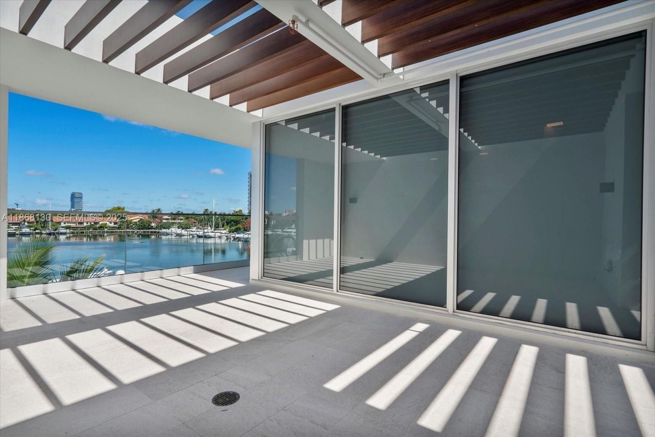 3750 Yacht Club Dr, Unit TH3, Aventura, FL 33180 Photo