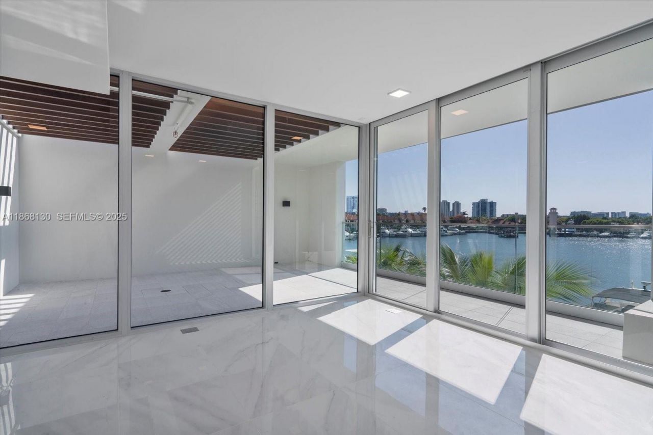 3750 Yacht Club Dr, Unit TH3, Aventura, FL 33180 Photo