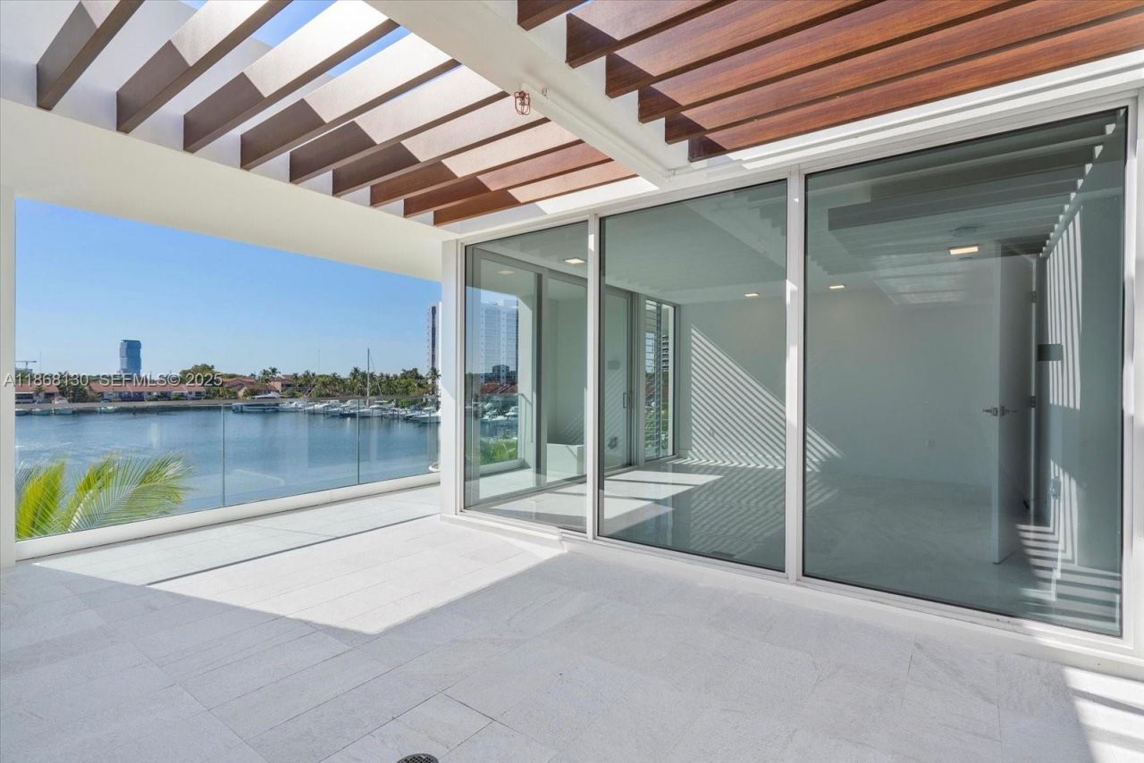 3750 Yacht Club Dr, Unit TH3, Aventura, FL 33180 Photo