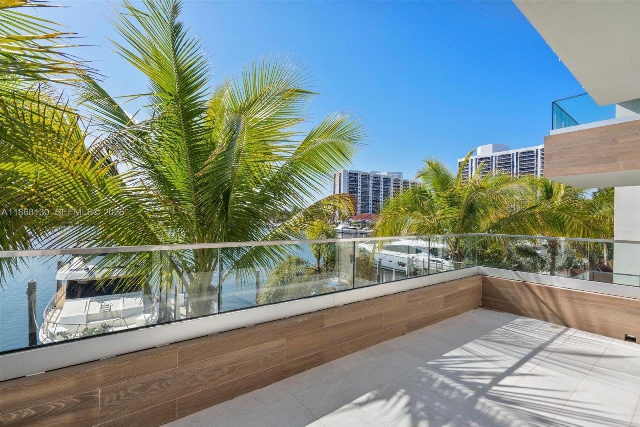 3750 Yacht Club Dr, Unit TH3, Aventura, FL 33180 Photo