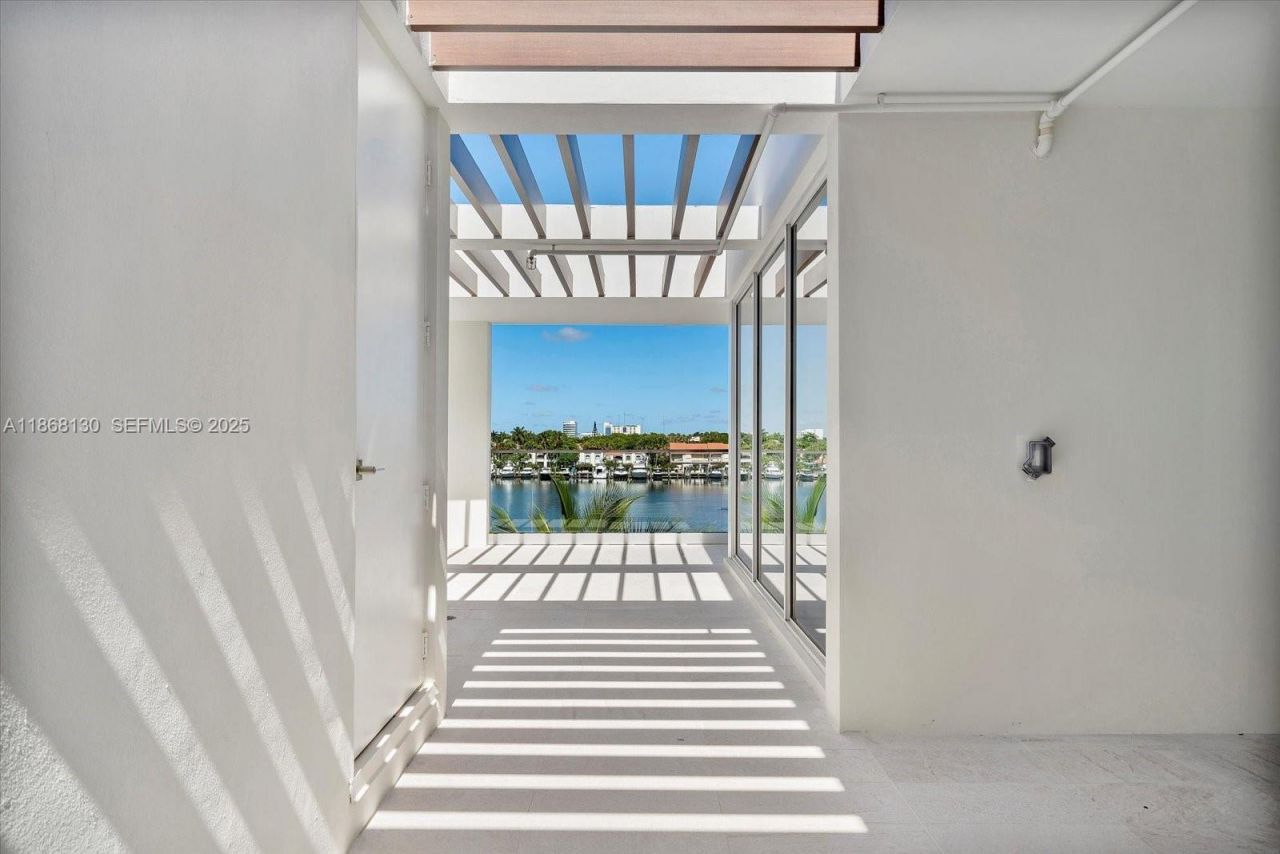 3750 Yacht Club Dr, Unit TH3, Aventura, FL 33180 Photo