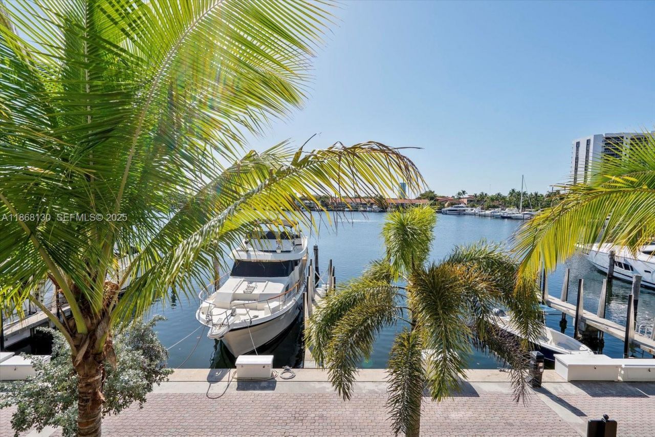 3750 Yacht Club Dr, Unit TH3, Aventura, FL 33180 Photo