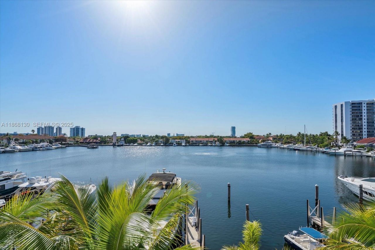 3750 Yacht Club Dr, Unit TH3, Aventura, FL 33180 Photo