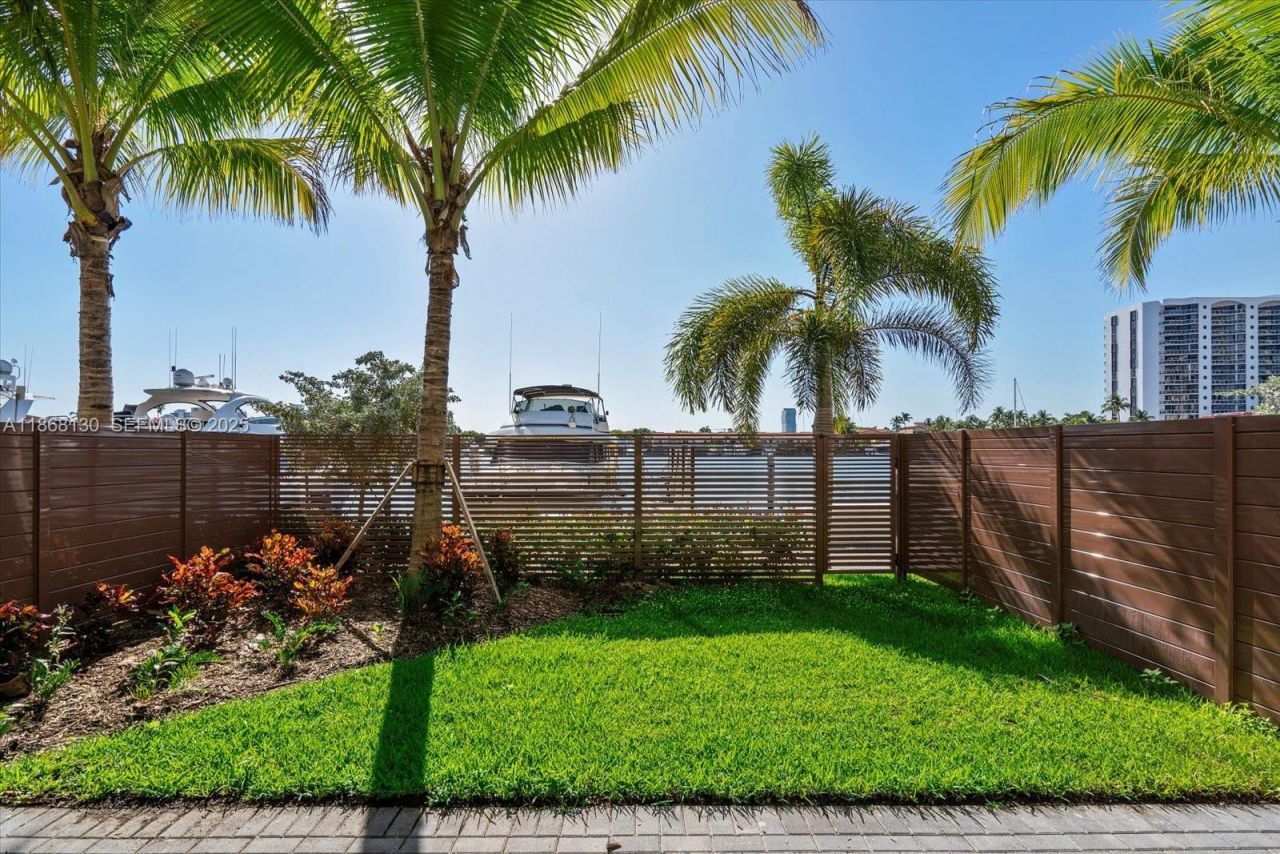 3750 Yacht Club Dr, Unit TH3, Aventura, FL 33180 Photo