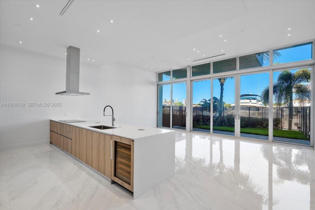 3750 Yacht Club Dr, Unit TH3, Aventura, FL 33180 Photo