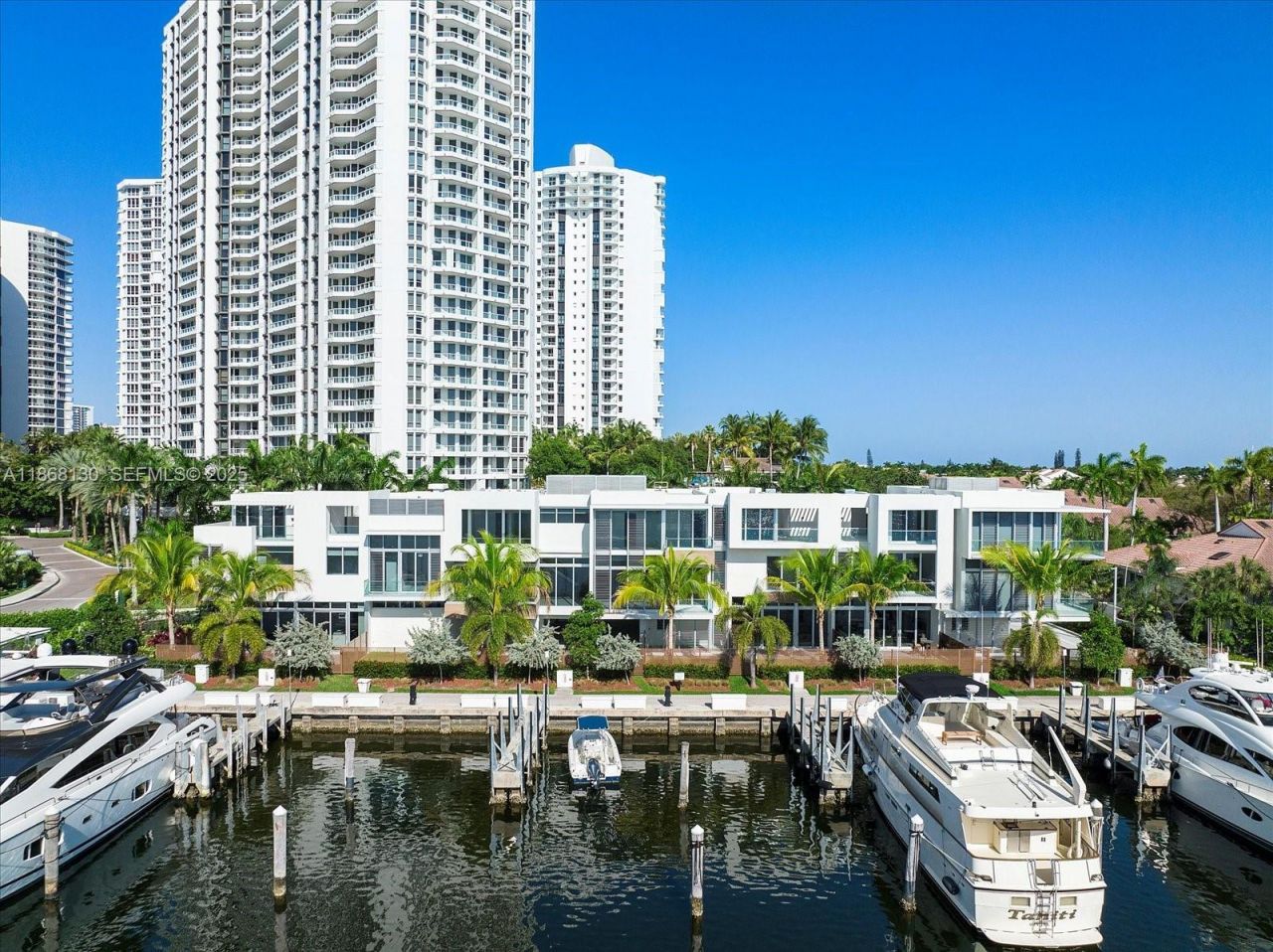 3750 Yacht Club Dr, Unit TH3, Aventura, FL 33180 Photo