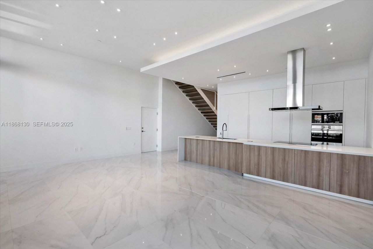 3750 Yacht Club Dr, Unit TH3, Aventura, FL 33180 Photo