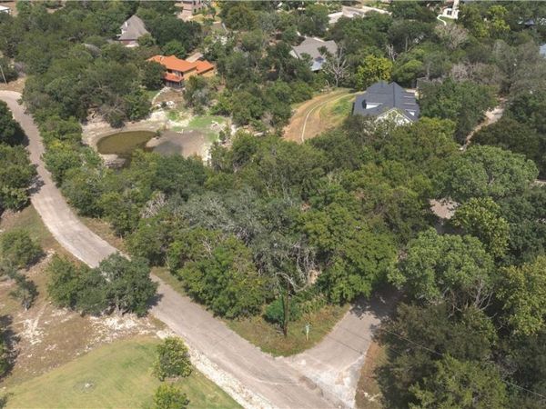 800 Hillcrest Drive, Salado, TX 76571