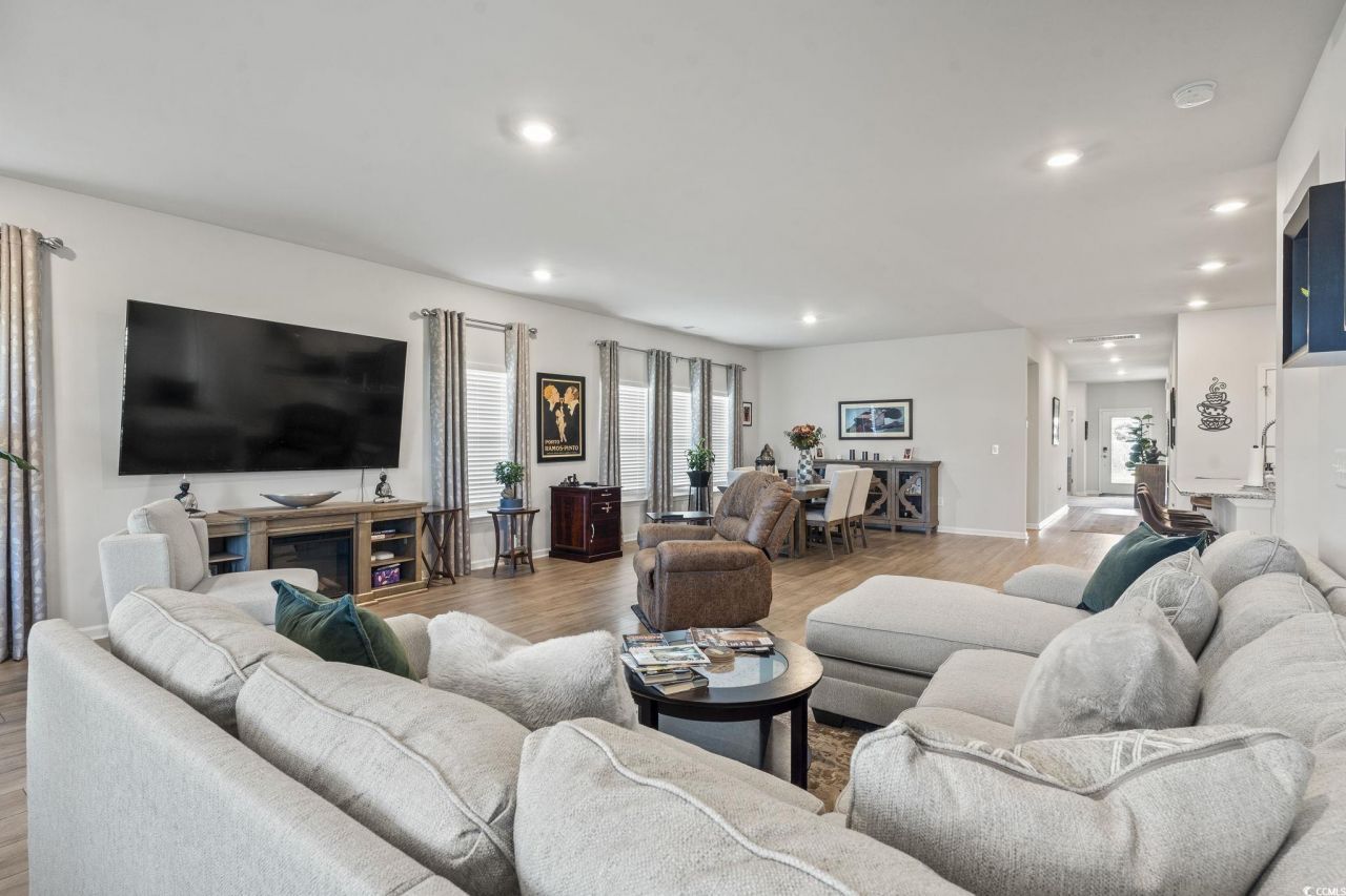 4050 Da Vinci Dr. Photo 10