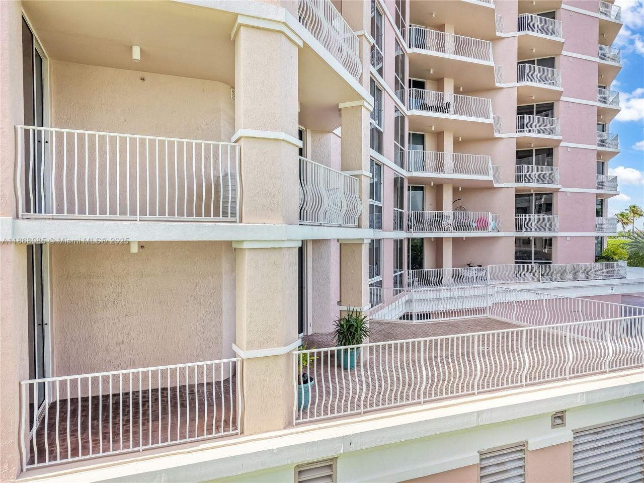 1460 S Ocean Blvd, Unit 304, Lauderdale by the Sea, FL 33062 Photo