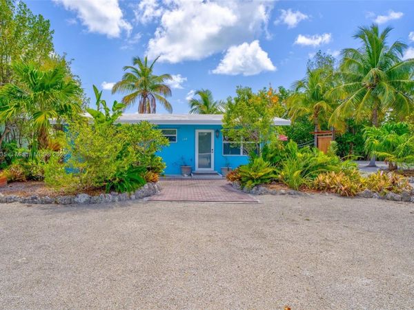140 Gardenia St, Plantation Key, FL 33070