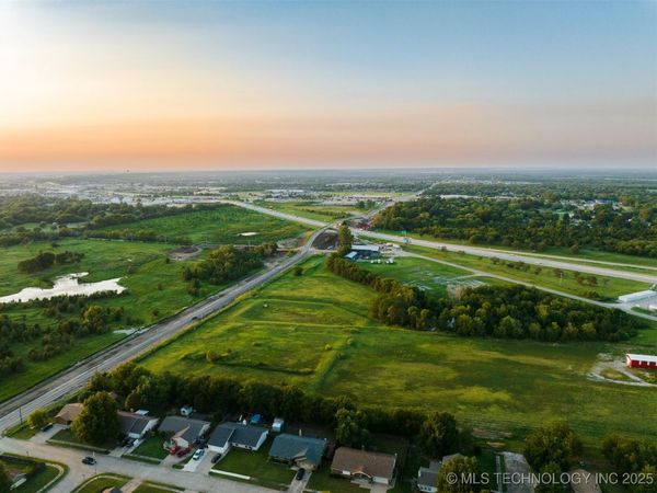 18 S 193rd Avenue , Broken Arrow, OK 74014