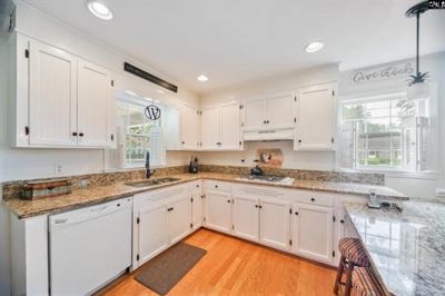 171 Elizabeth Street Photo 23