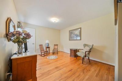 171 Elizabeth Street Photo 25