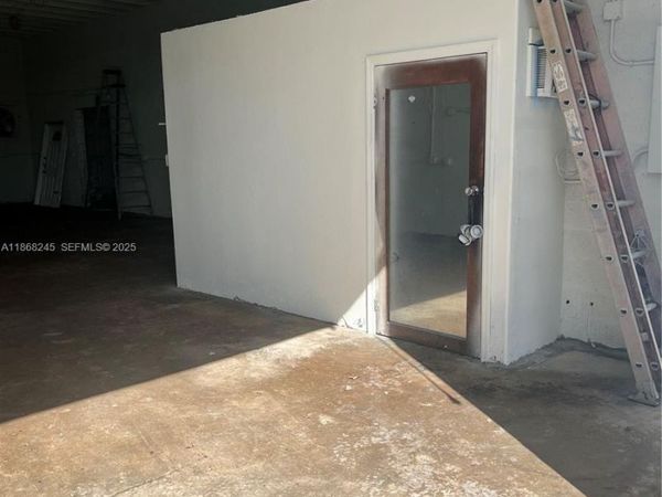 1001 E 43rd St, Hialeah, FL 33013