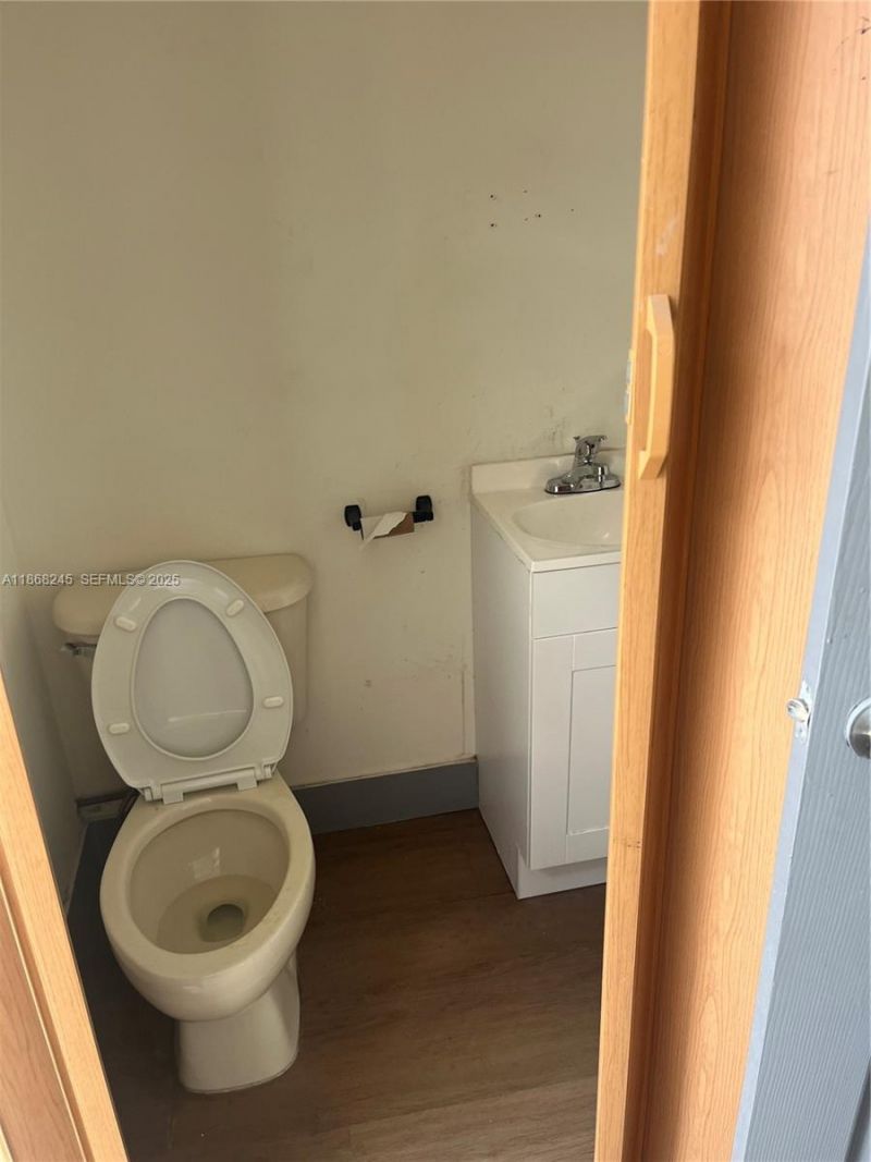 1001 E 43rd St, Hialeah, FL 33013 Photo