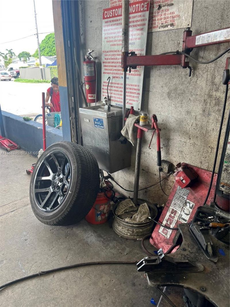 1001 E 43rd St, Hialeah, FL 33013 Photo