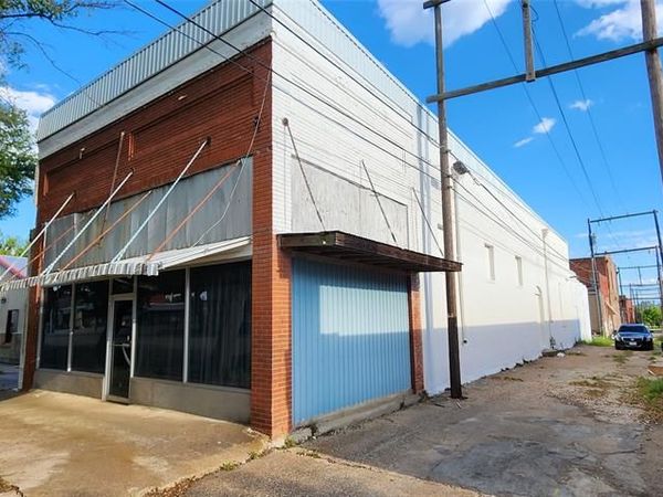 108 E Commerce Street, Mexia, TX 76667