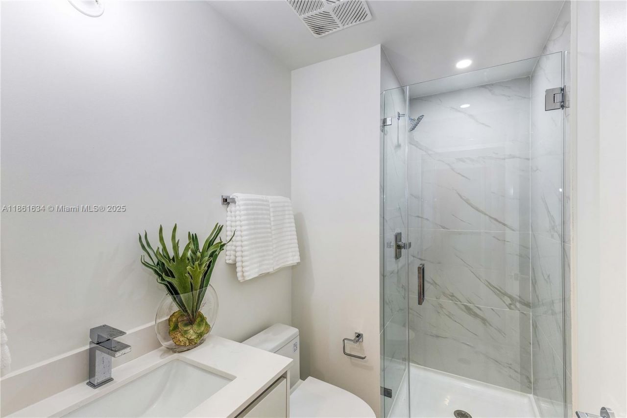 700 NE 24 St, Unit 1802, Miami, FL 33137 Photo