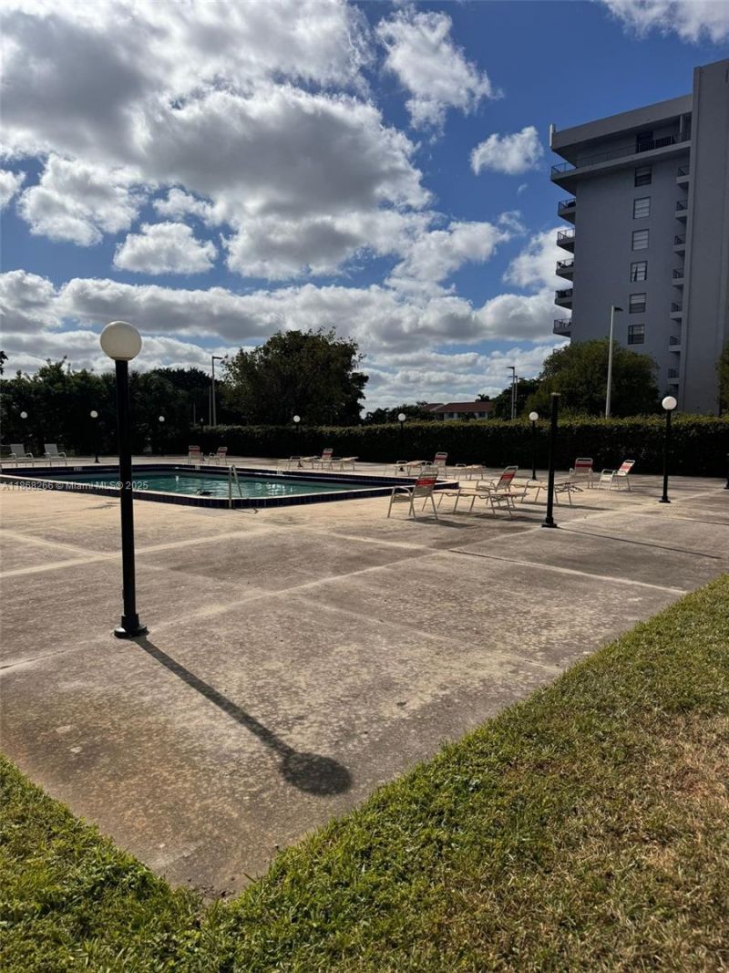 15600 NW 7th Ave, Unit 805, Miami, FL 33169 Photo