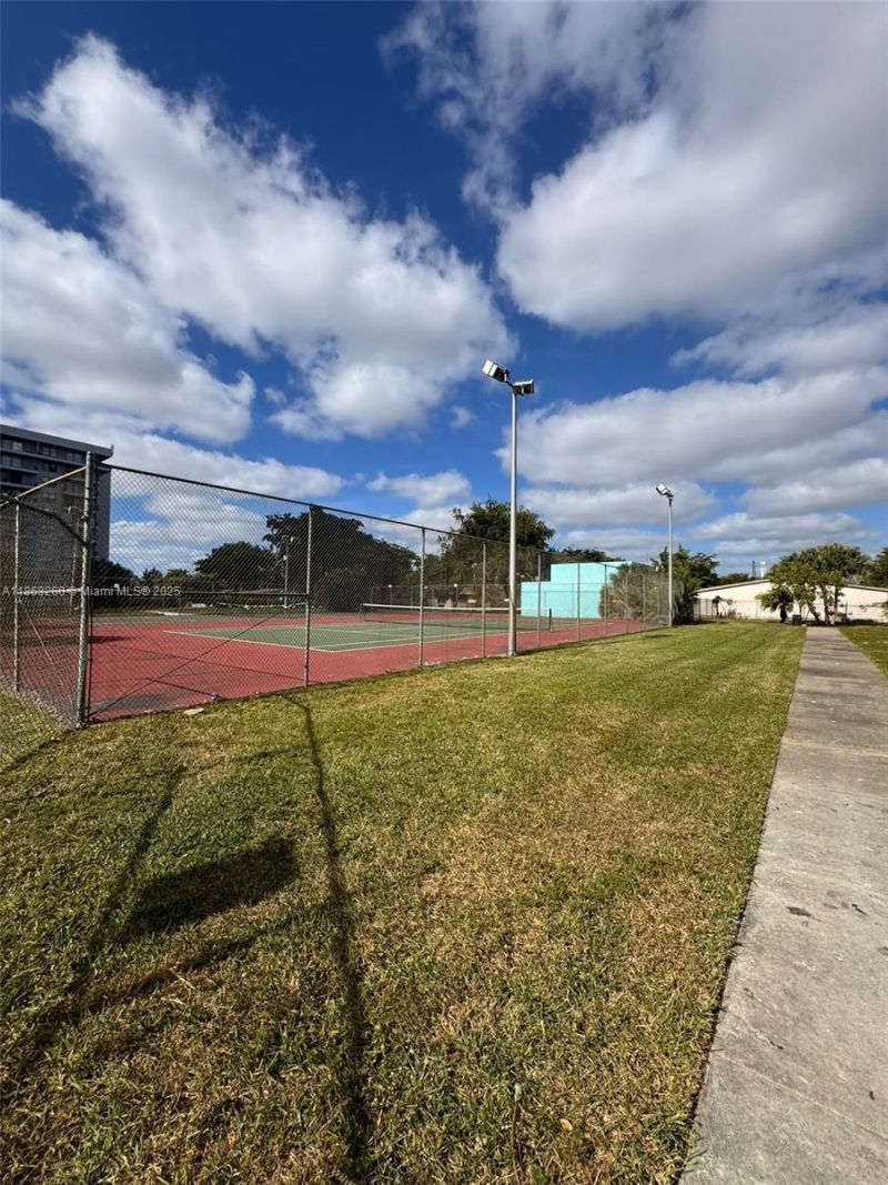 15600 NW 7th Ave, Unit 805, Miami, FL 33169 Photo