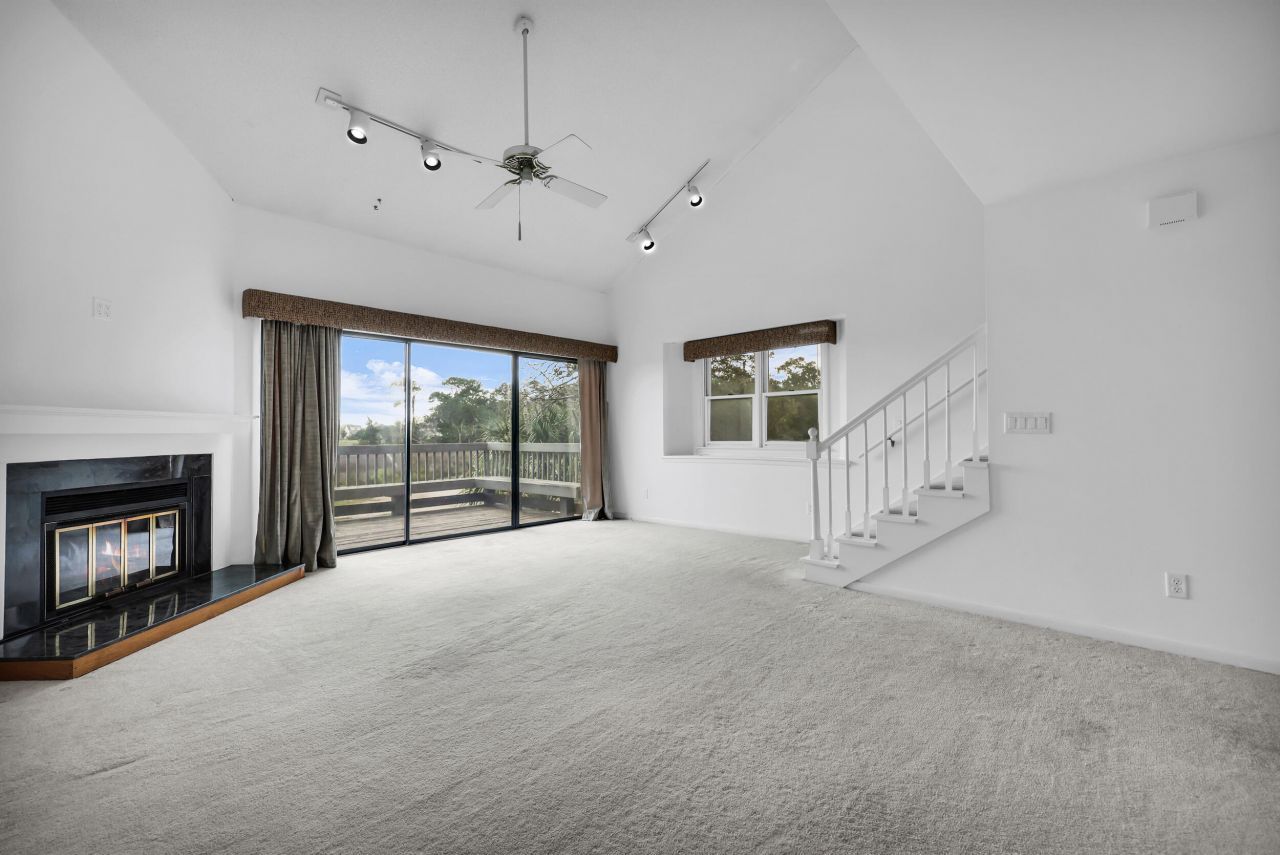 205 River Breeze Drive Photo 7