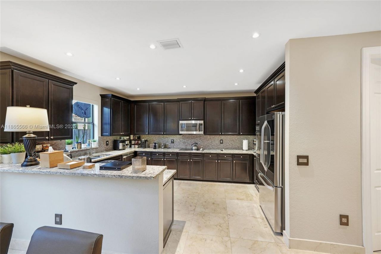 9835 NW 86th Ter, Doral, FL 33178 Photo