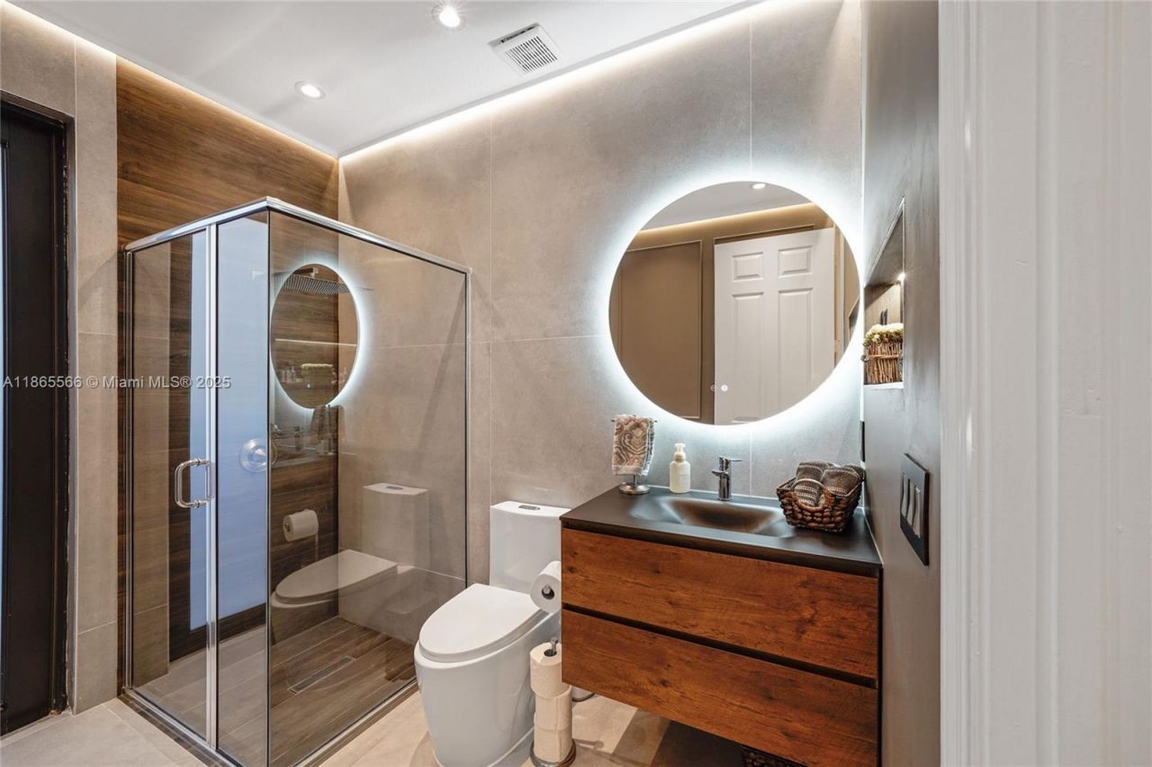 9835 NW 86th Ter, Doral, FL 33178 Photo