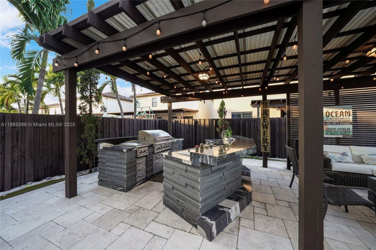 9835 NW 86th Ter, Doral, FL 33178 Photo