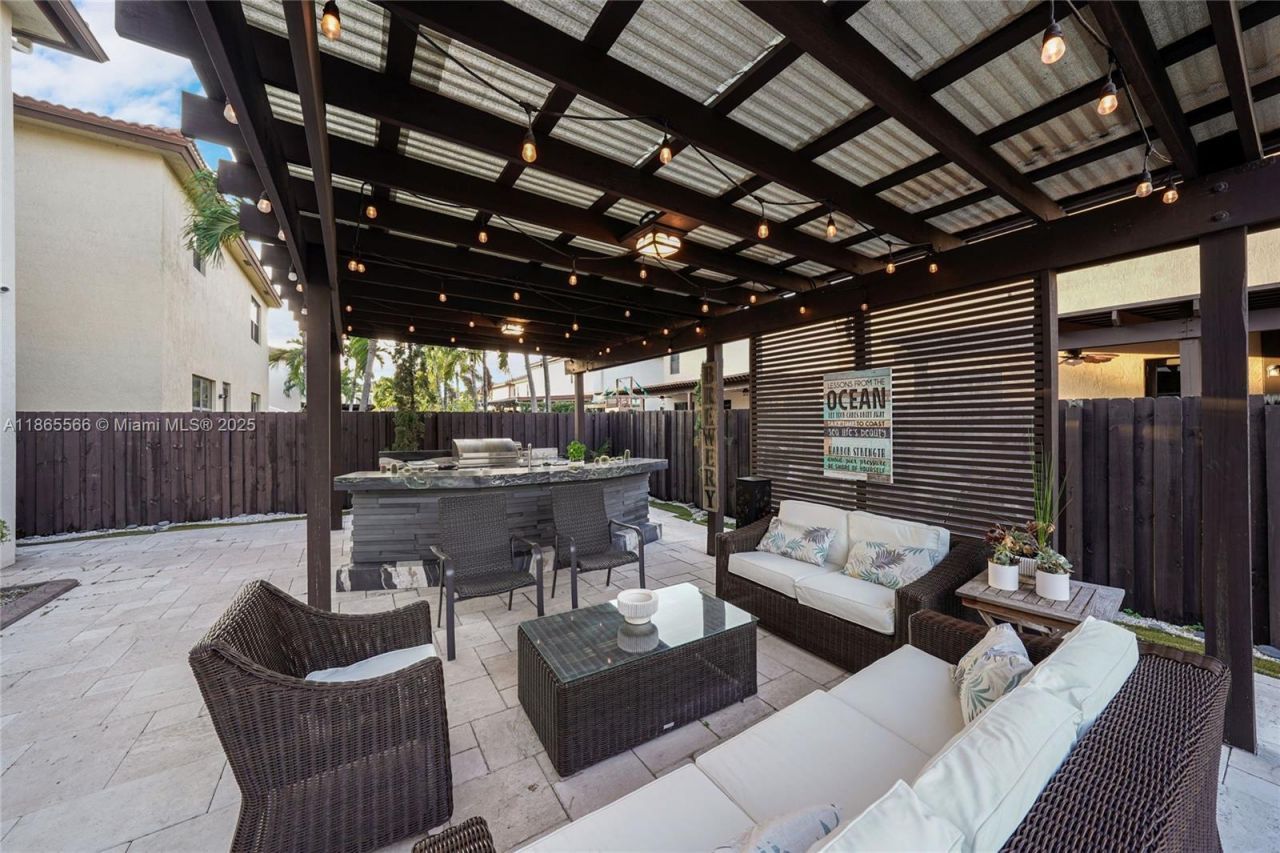 9835 NW 86th Ter, Doral, FL 33178 Photo