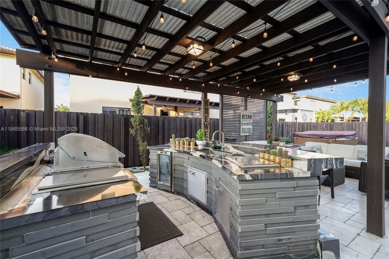 9835 NW 86th Ter, Doral, FL 33178 Photo