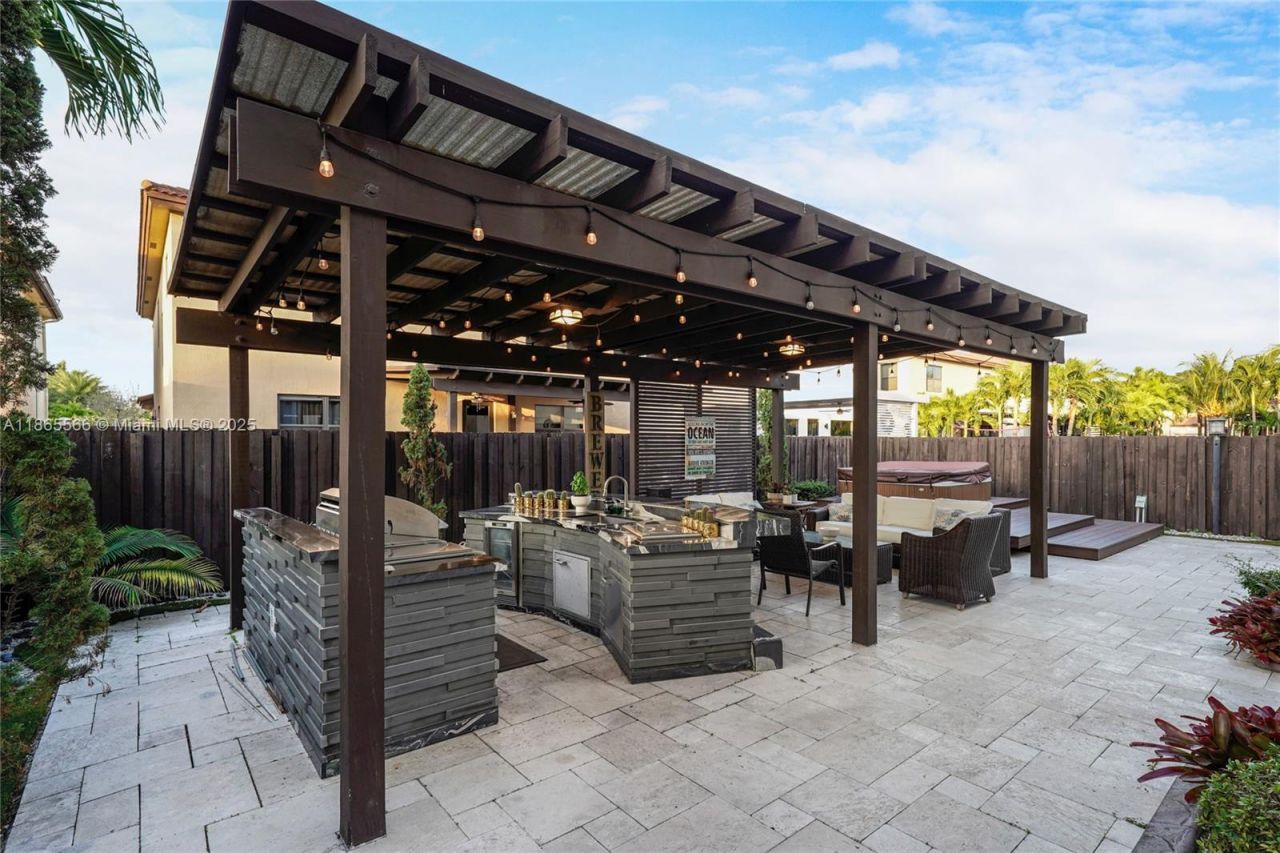 9835 NW 86th Ter, Doral, FL 33178 Photo