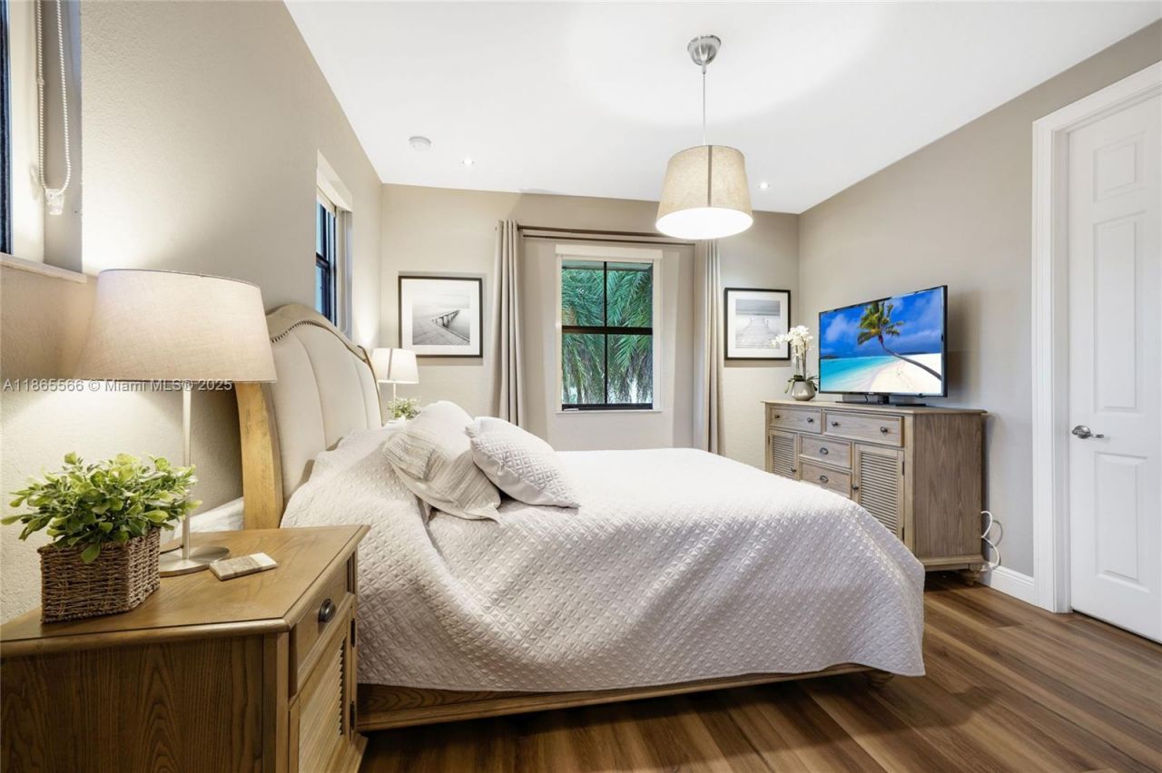 9835 NW 86th Ter, Doral, FL 33178 Photo