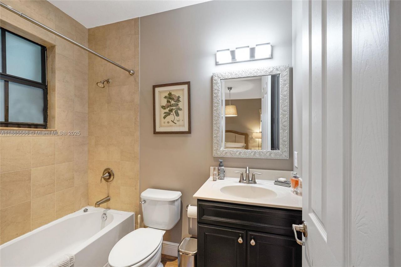 9835 NW 86th Ter, Doral, FL 33178 Photo