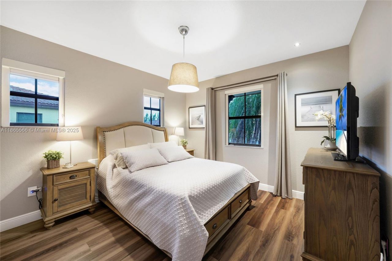 9835 NW 86th Ter, Doral, FL 33178 Photo