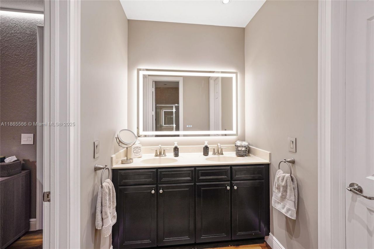 9835 NW 86th Ter, Doral, FL 33178 Photo