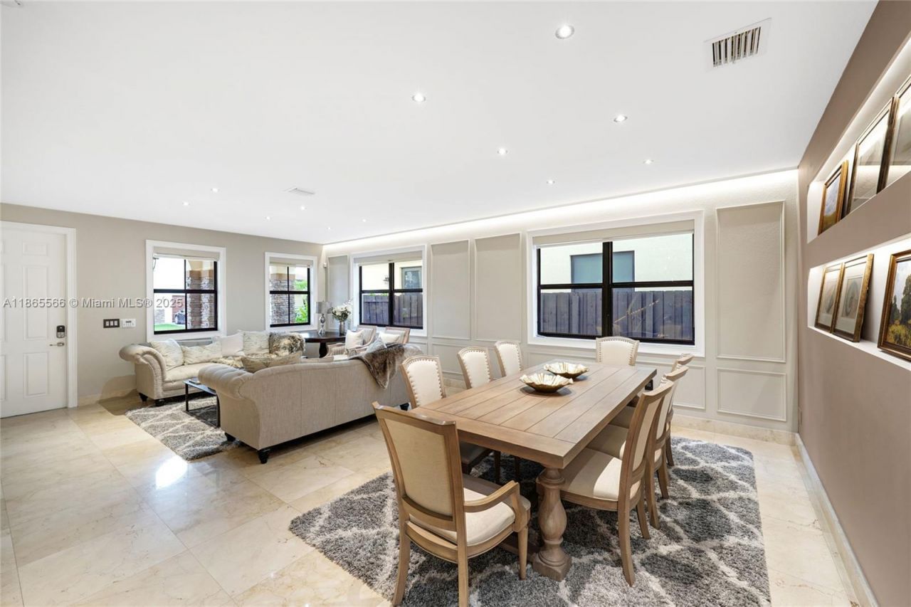 9835 NW 86th Ter, Doral, FL 33178 Photo