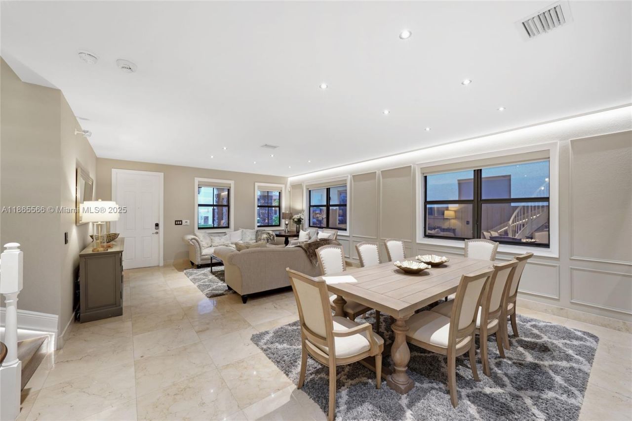 9835 NW 86th Ter, Doral, FL 33178 Photo