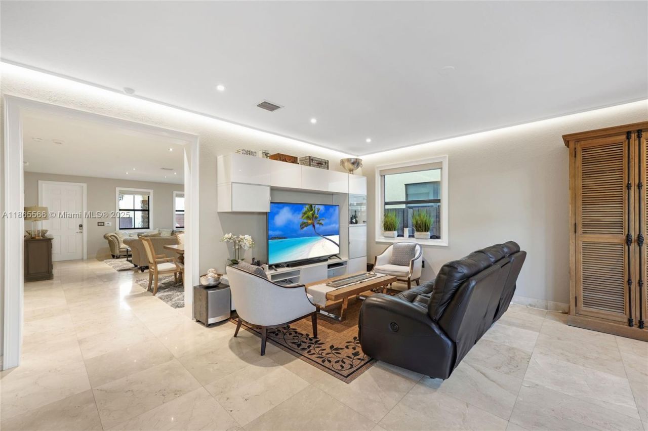 9835 NW 86th Ter, Doral, FL 33178 Photo