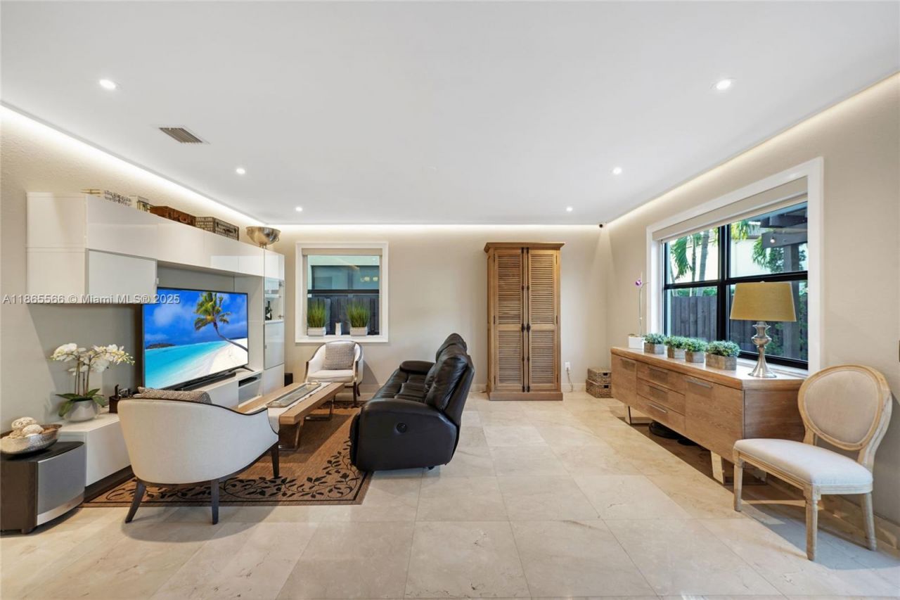 9835 NW 86th Ter, Doral, FL 33178 Photo