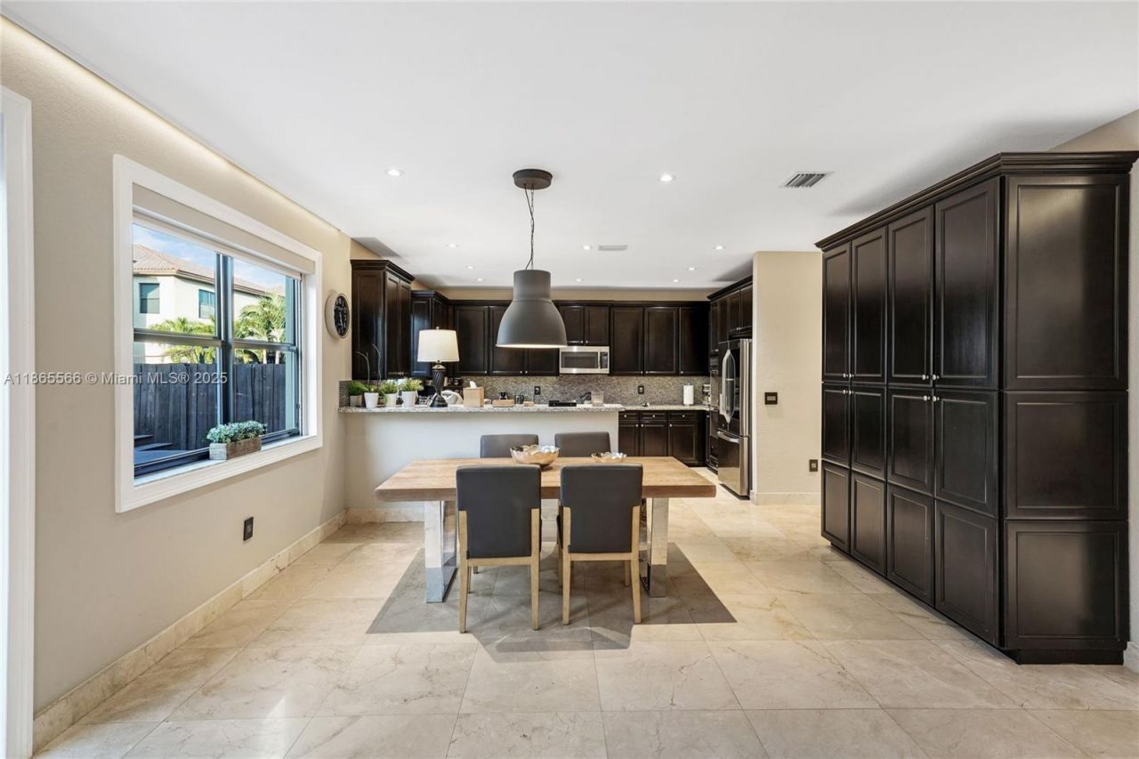 9835 NW 86th Ter, Doral, FL 33178 Photo