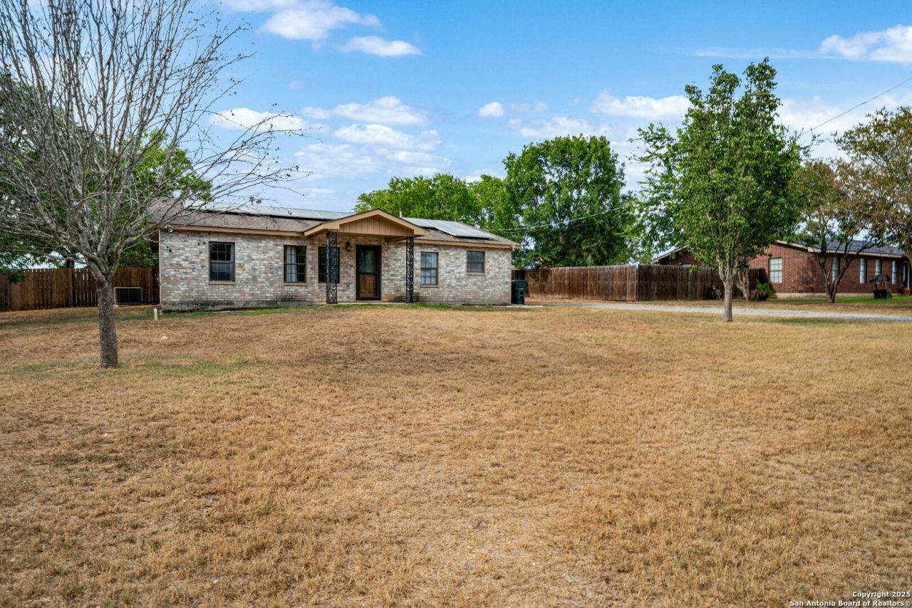 105 Lorenz, Stockdale, TX 78160 Main Photo