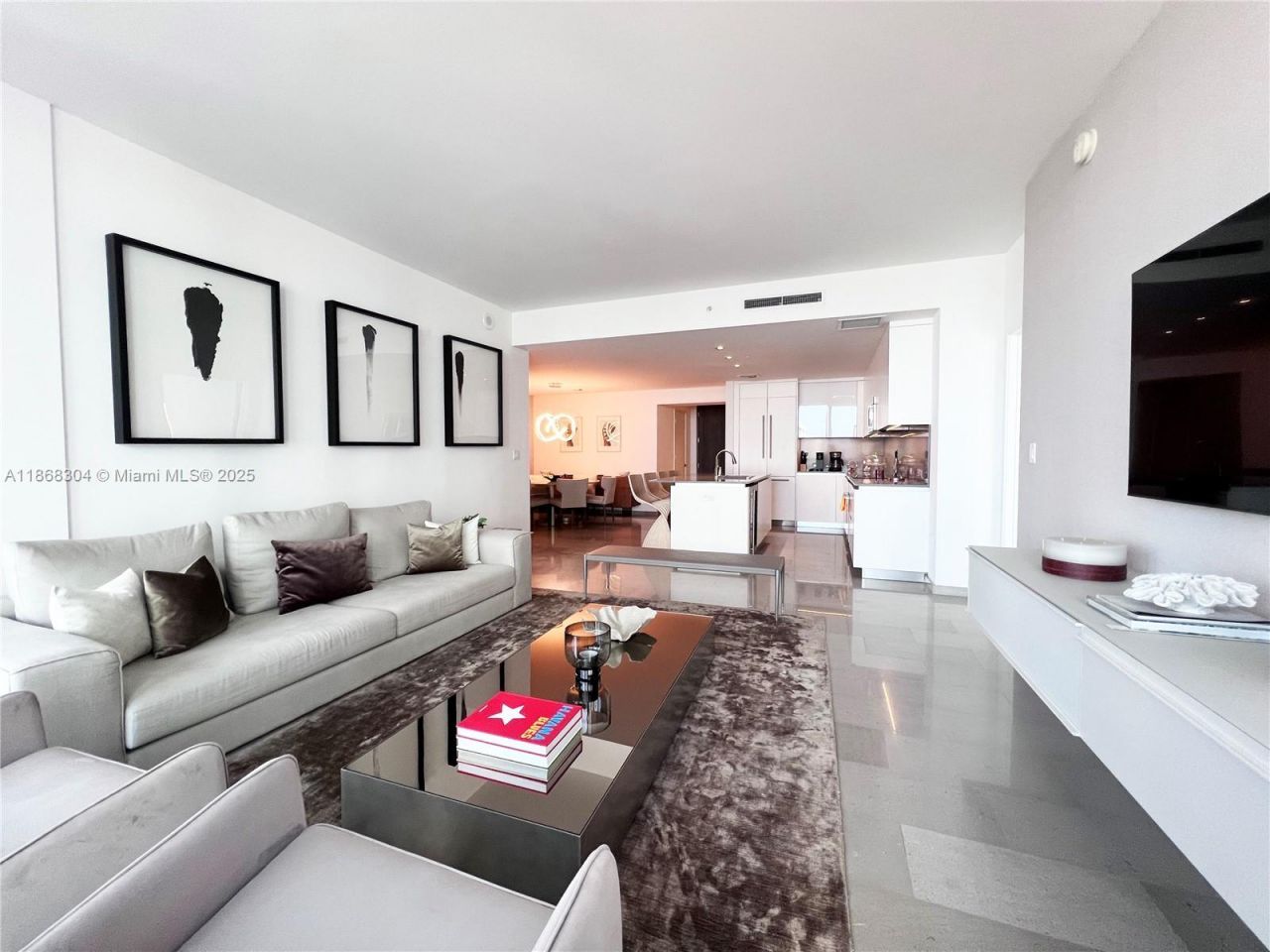 68 SE 6th St, Unit 1003, Miami, FL 33131 Photo