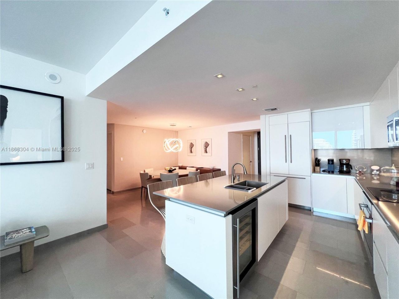 68 SE 6th St, Unit 1003, Miami, FL 33131 Photo