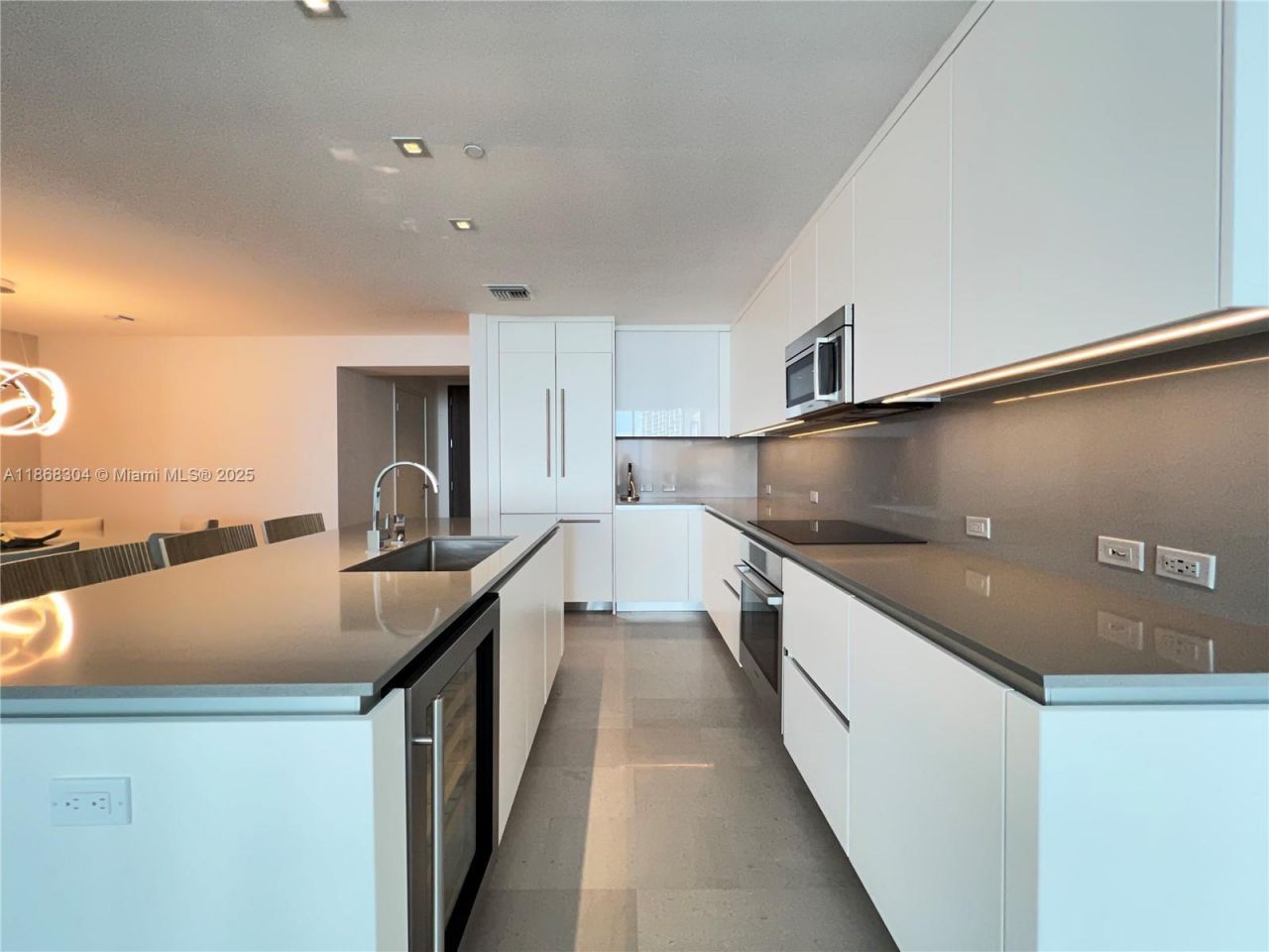 68 SE 6th St, Unit 1003, Miami, FL 33131 Photo