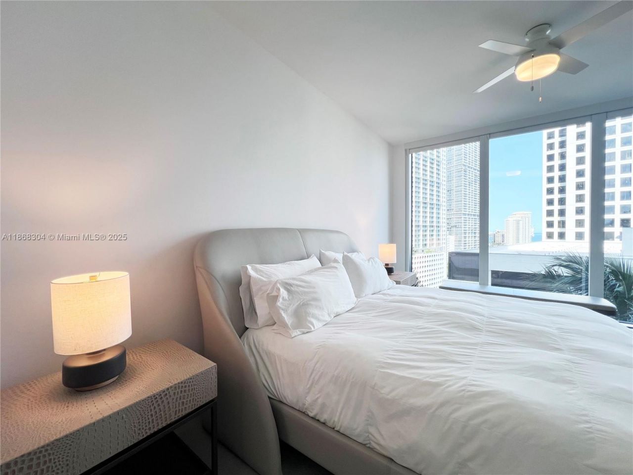 68 SE 6th St, Unit 1003, Miami, FL 33131 Photo