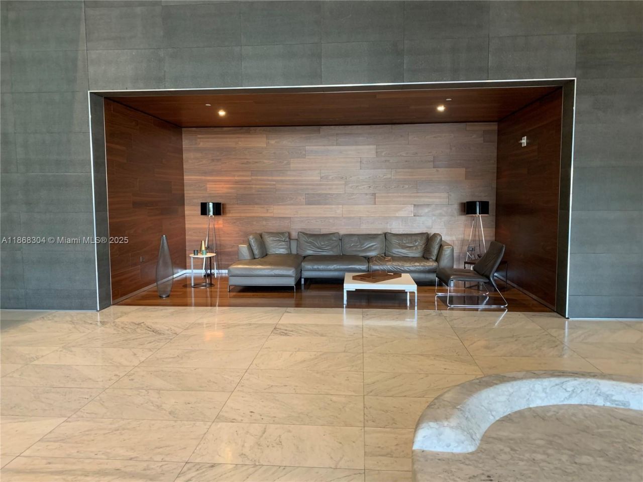 68 SE 6th St, Unit 1003, Miami, FL 33131 Photo