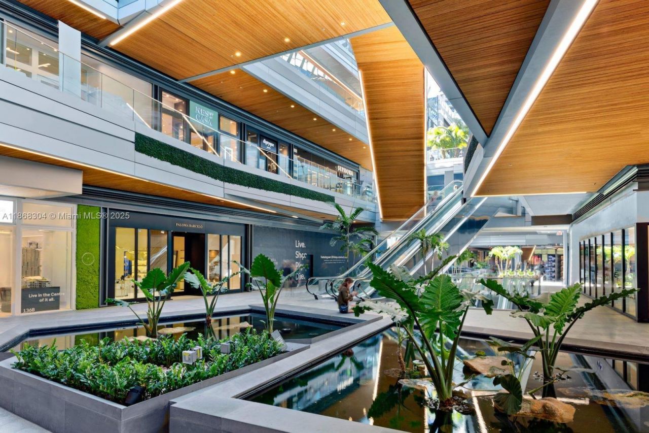 68 SE 6th St, Unit 1003, Miami, FL 33131 Photo