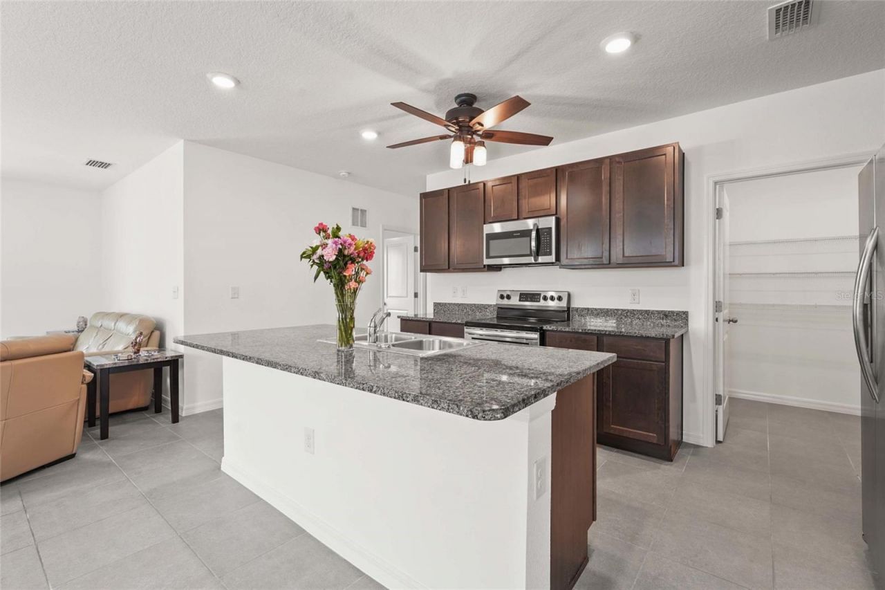 5835 Calla Lilly Drive, Sarasota, FL 34232 Photo